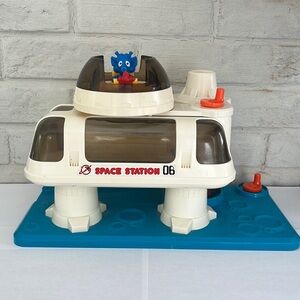 Playmates/ vintage Playmates Space Station 6 Play Set Building